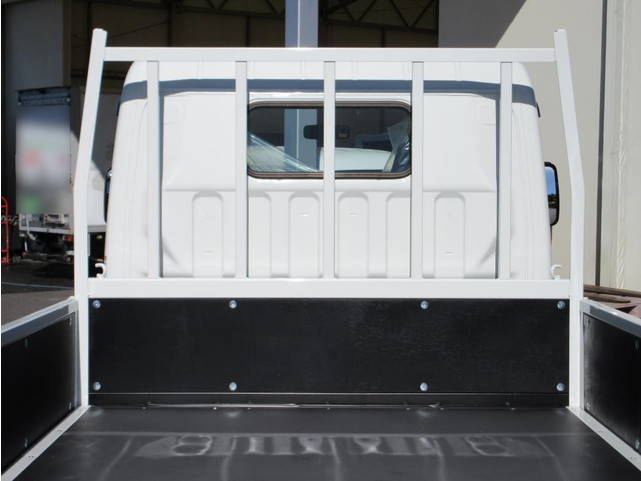 三菱ふそうキャンター平ボディ小型（2t・3t）[写真10]
