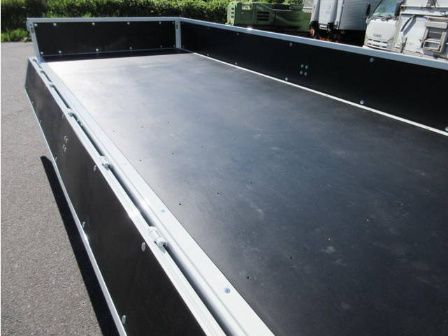 三菱ふそうキャンター平ボディ小型（2t・3t）[写真11]