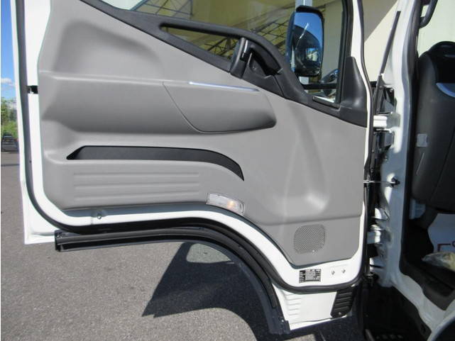 三菱ふそうキャンター平ボディ小型（2t・3t）[写真19]