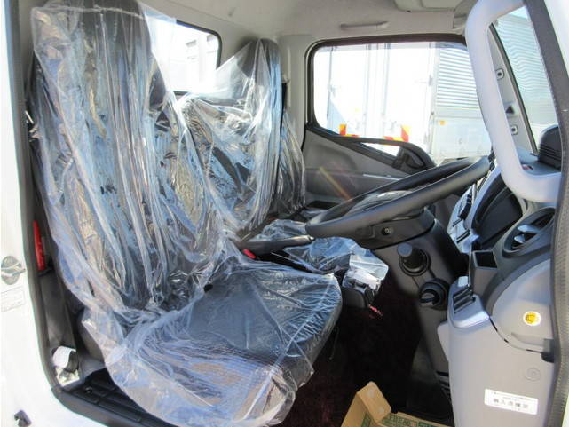 三菱ふそうキャンター平ボディ小型（2t・3t）[写真33]