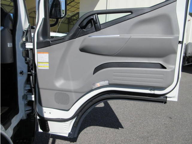 三菱ふそうキャンター平ボディ小型（2t・3t）[写真34]