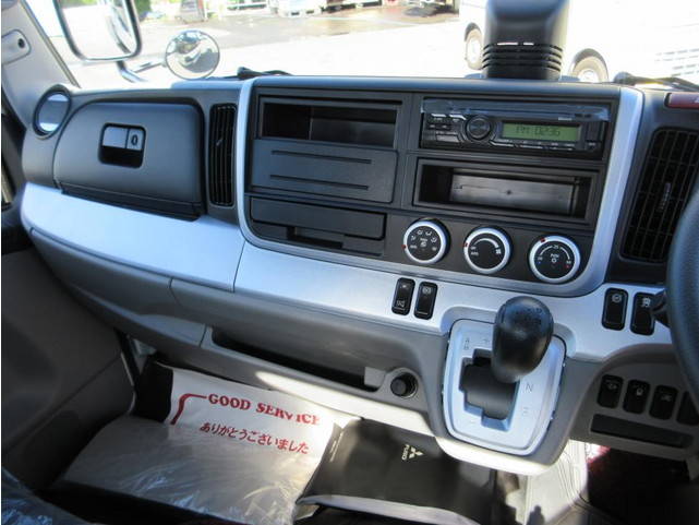 三菱ふそうキャンター平ボディ小型（2t・3t）[写真37]