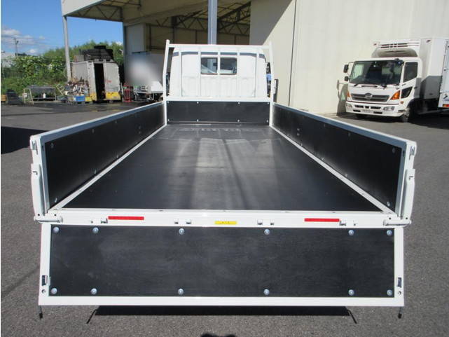 三菱ふそうキャンター平ボディ小型（2t・3t）[写真08]