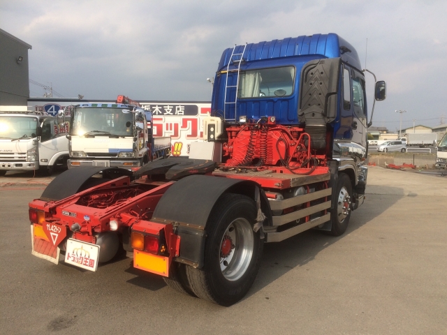 いすゞギガトレーラーヘッド（トラクターヘッド）大型（10t）[写真02]