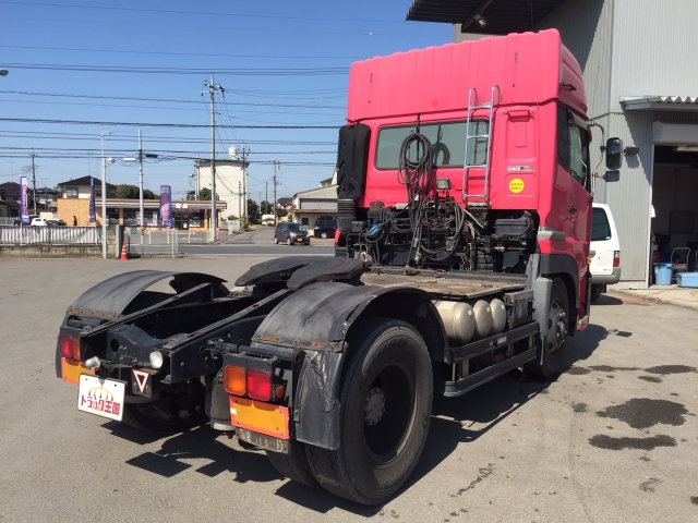 UDトラックスクオントレーラーヘッド（トラクターヘッド）大型（10t）[写真02]