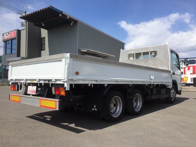 三菱ふそうキャンター平ボディ小型（2t・3t）[写真02]