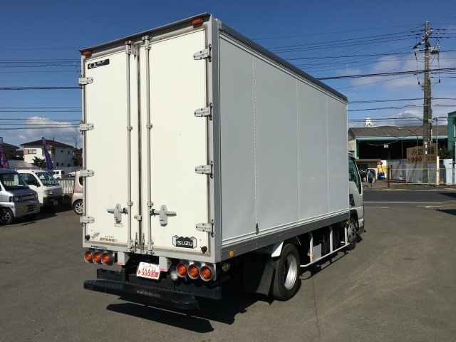 いすゞエルフパネルバン小型（2t・3t）[写真02]