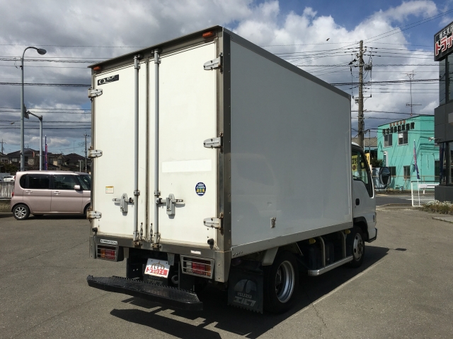 いすゞエルフパネルバン小型（2t・3t）[写真02]