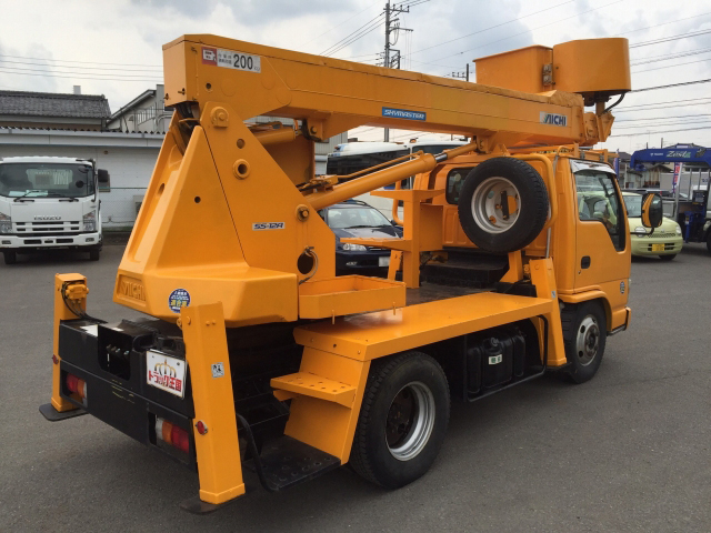 いすゞエルフ高所作業車小型（2t・3t）[写真02]