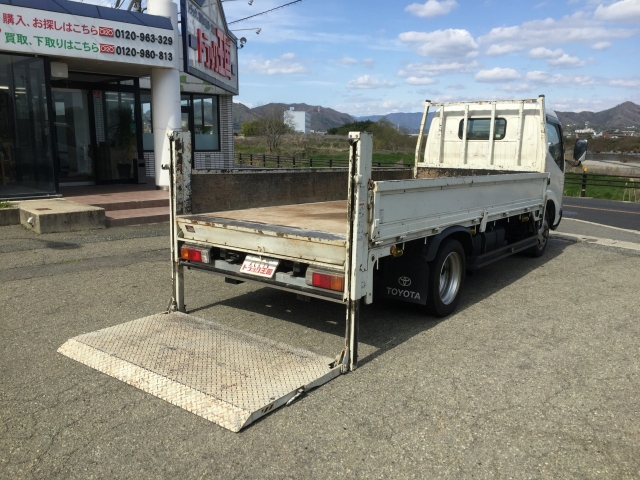 トヨタトヨエース平ボディ小型（2t・3t）[写真02]