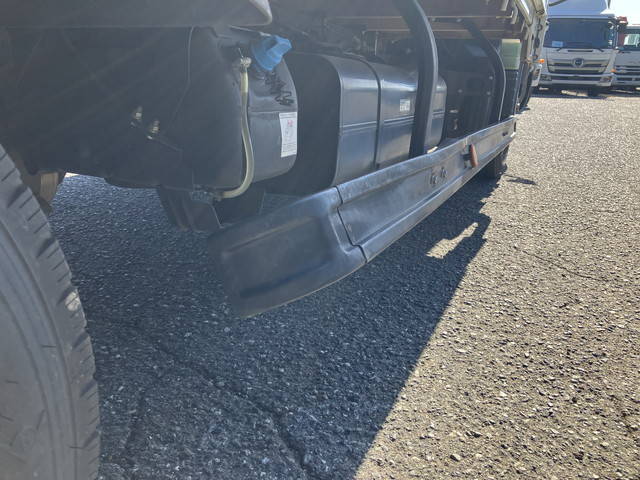 三菱ふそうキャンター平ボディ小型（2t・3t）[写真17]