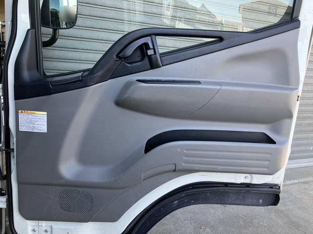 三菱ふそうキャンター平ボディ小型（2t・3t）[写真27]