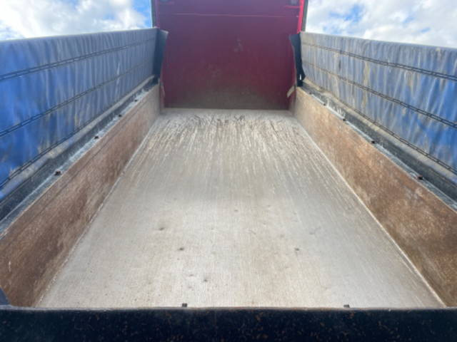 三菱ふそうスーパーグレートダンプ大型（10t）[写真09]