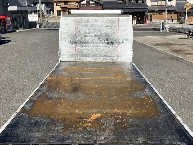 三菱ふそうキャンター平ボディ小型（2t・3t）[写真12]