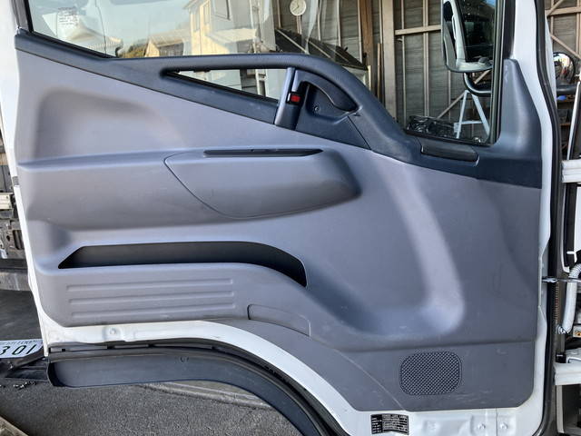 三菱ふそうキャンター平ボディ小型（2t・3t）[写真25]