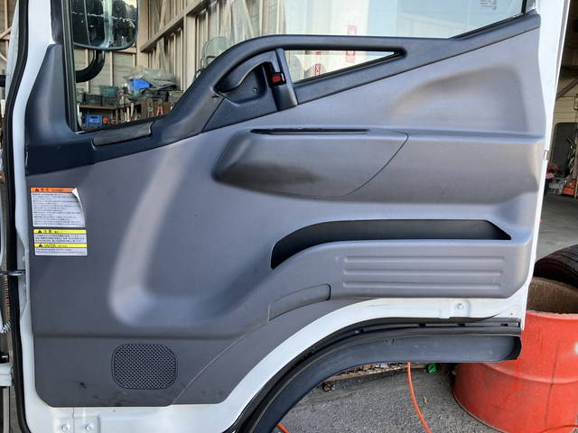三菱ふそうキャンター平ボディ小型（2t・3t）[写真26]
