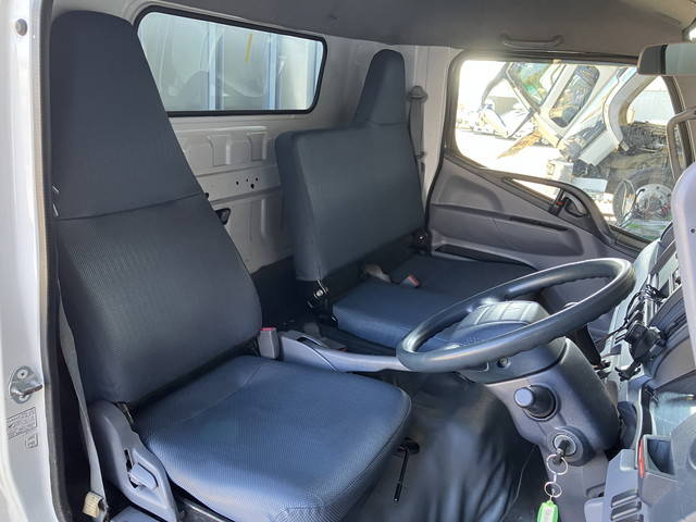 三菱ふそうキャンター平ボディ小型（2t・3t）[写真29]