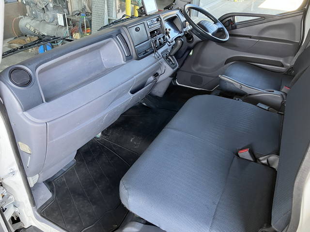 三菱ふそうキャンター平ボディ小型（2t・3t）[写真32]