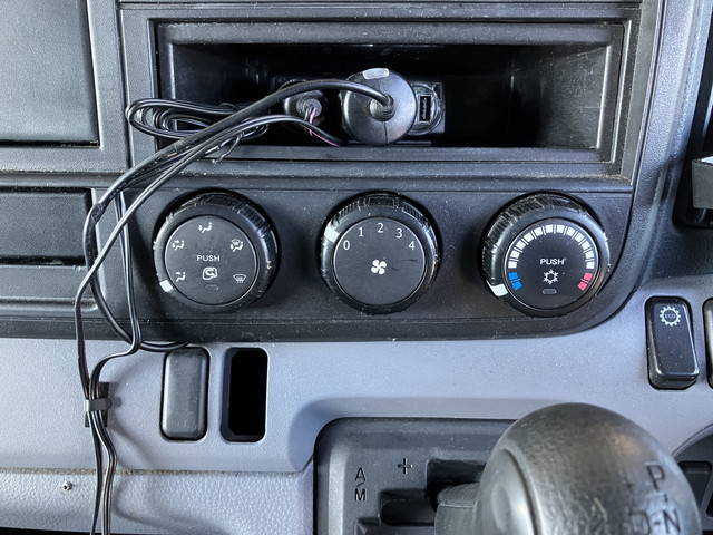 三菱ふそうキャンター平ボディ小型（2t・3t）[写真37]