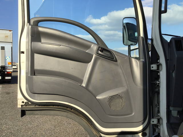 いすゞエルフ冷凍車（冷蔵車）小型（2t・3t）[写真24]