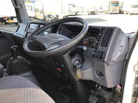 いすゞエルフ冷凍車（冷蔵車）小型（2t・3t）[写真30]