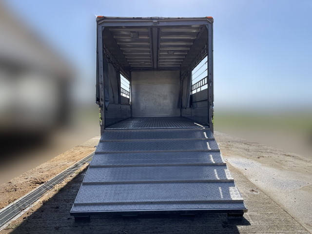 いすゞフォワード家畜運搬車中型（4t）[写真10]