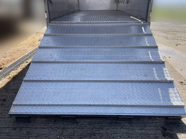 いすゞフォワード家畜運搬車中型（4t）[写真11]