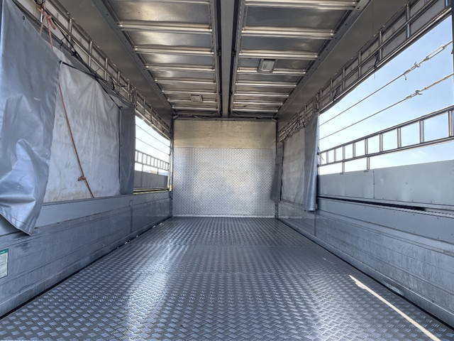 いすゞフォワード家畜運搬車中型（4t）[写真12]