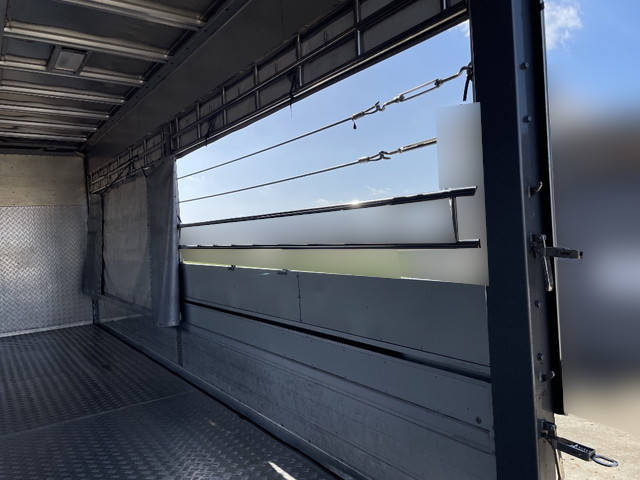 いすゞフォワード家畜運搬車中型（4t）[写真14]