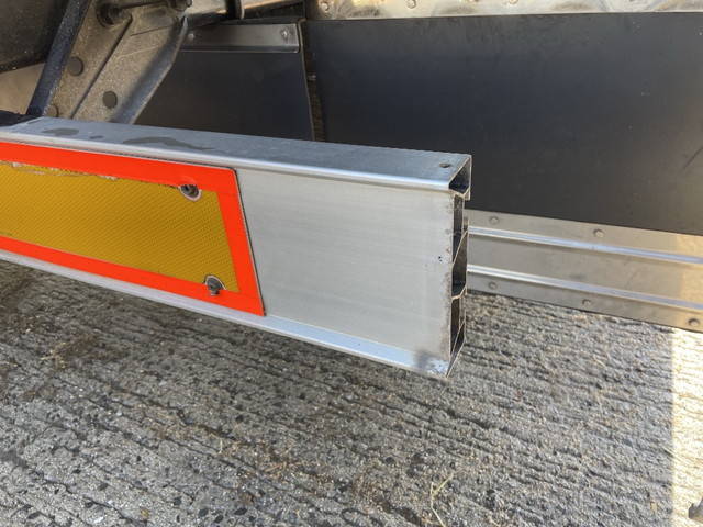 いすゞフォワード家畜運搬車中型（4t）[写真21]