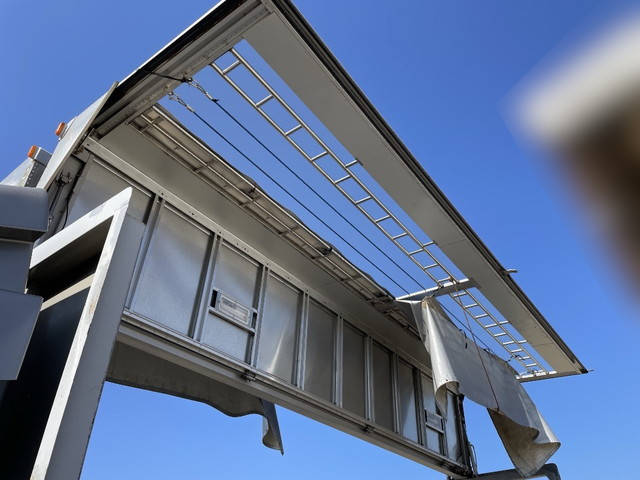 いすゞフォワード家畜運搬車中型（4t）[写真06]