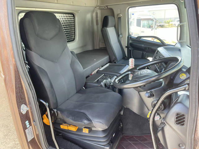 日野プロフィアアルミウイング大型（10t）[写真30]