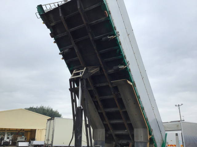 いすゞギガ深ダンプ（土砂禁ダンプ）大型（10t）[写真18]