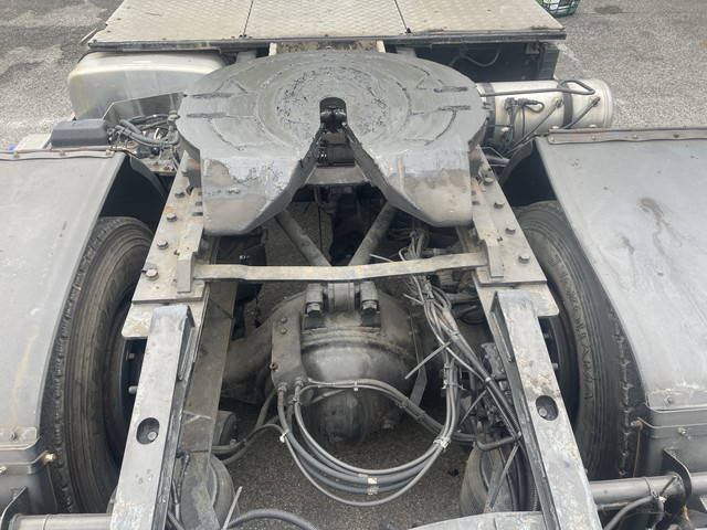 UDトラックスクオントレーラーヘッド（トラクターヘッド）大型（10t）[写真10]