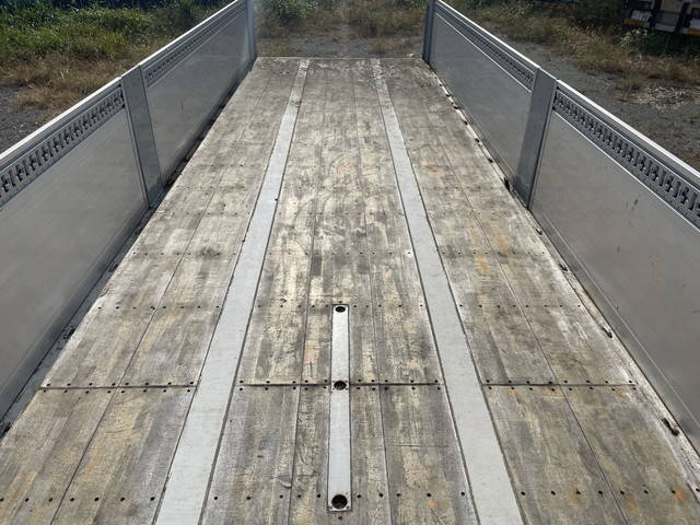 UDトラックスクオントレーラーヘッド（トラクターヘッド）大型（10t）[写真19]