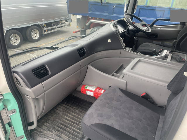 UDトラックスクオントレーラーヘッド（トラクターヘッド）大型（10t）[写真35]