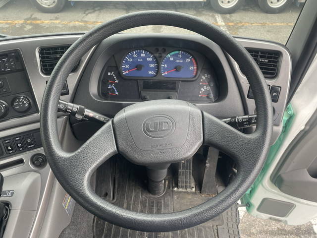 UDトラックスクオントレーラーヘッド（トラクターヘッド）大型（10t）[写真37]