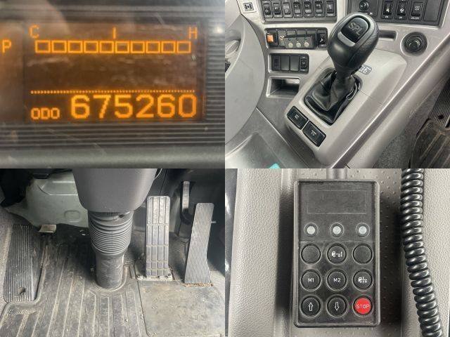 UDトラックスクオントレーラーヘッド（トラクターヘッド）大型（10t）[写真38]