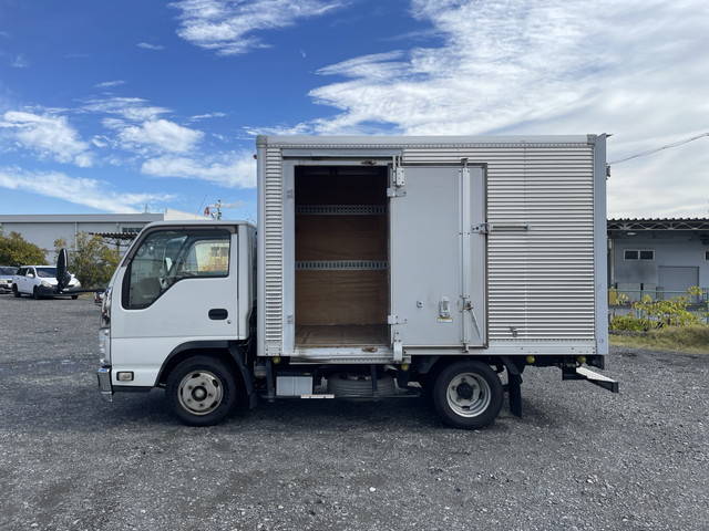 いすゞエルフアルミバン小型（2t・3t）[写真06]