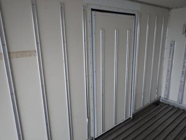 いすゞエルフ冷凍車（冷蔵車）小型（2t・3t）[写真13]