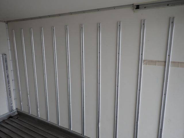 いすゞエルフ冷凍車（冷蔵車）小型（2t・3t）[写真14]