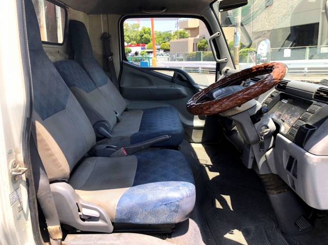 三菱ふそうキャンター平ボディ小型（2t・3t）[写真24]