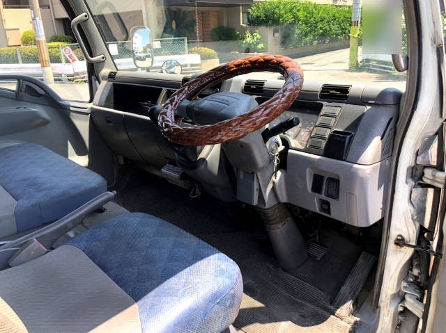 三菱ふそうキャンター平ボディ小型（2t・3t）[写真25]