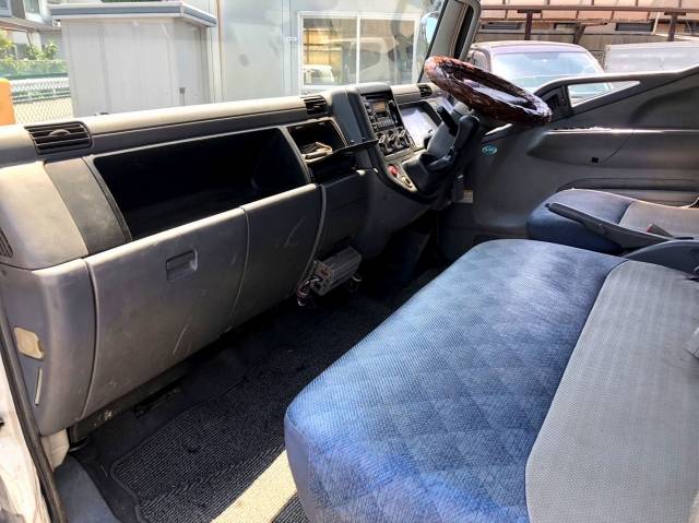 三菱ふそうキャンター平ボディ小型（2t・3t）[写真28]