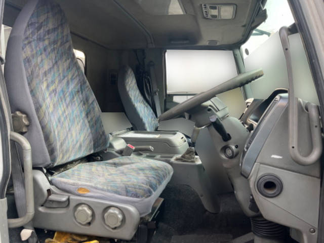 三菱ふそうファイター平ボディ中型（4t）[写真16]