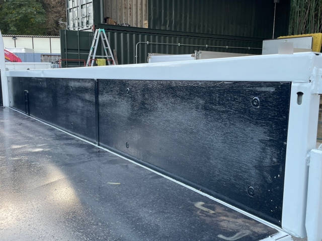 いすゞエルフクレーン4段小型（2t・3t）[写真09]