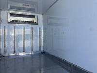 いすゞエルフ冷凍車（冷蔵車）小型（2t・3t）[写真09]