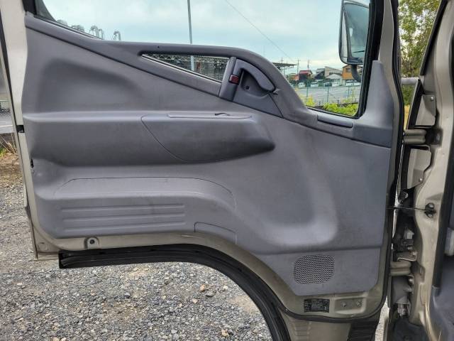 三菱ふそうキャンターアルミブロック小型（2t・3t）[写真29]