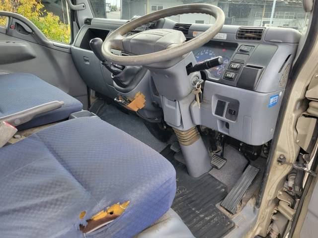 三菱ふそうキャンターアルミブロック小型（2t・3t）[写真32]