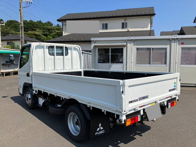 三菱ふそうキャンター平ボディ小型（2t・3t）[写真02]